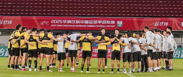 乐鱼体育-德甲球队低谷期视频回放与复苏历程